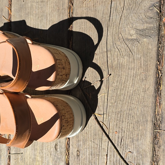 Like new sandles - Picture 3 of 5